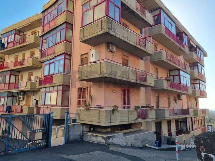 Appartamento trilocale in vendita in via rote, Centro Storico, Acireale