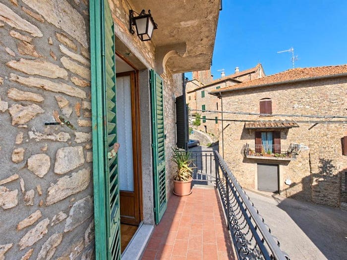 Appartamento con 6 locali in vendita in Badia A Ruoti, Bucine