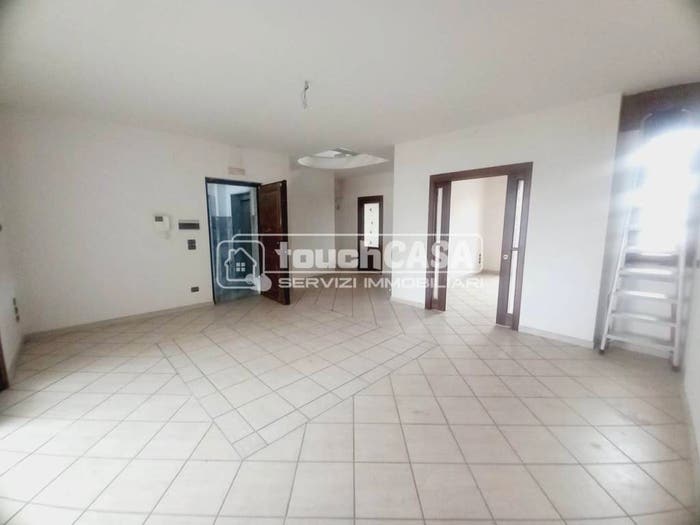 Appartamento con 5 locali in vendita in Via Paolo Riverso, Aversa
