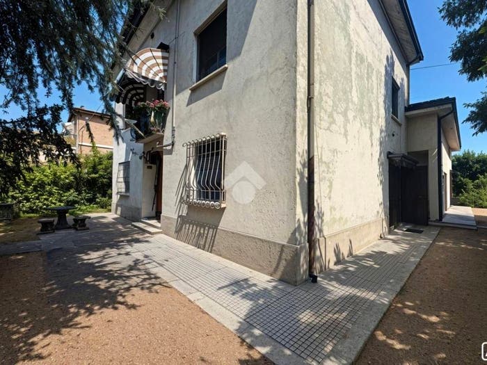 Casa con 6 locali in vendita in Viale Repubblica, Centro, Correggio