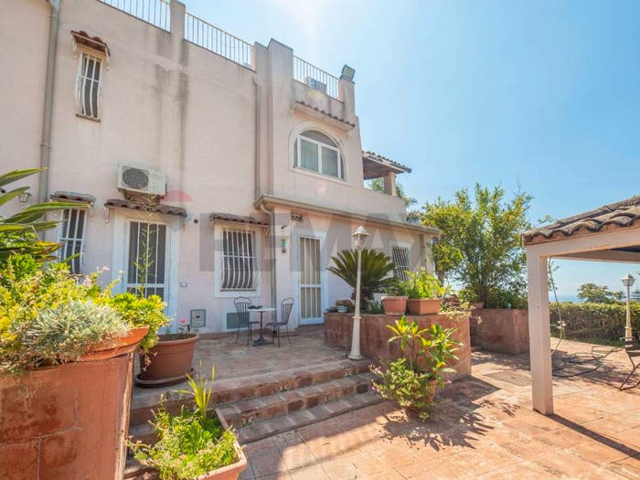Casa con 6 locali in vendita in Via Empedocle, Ficarazzi Gallinaro, Aci Castello