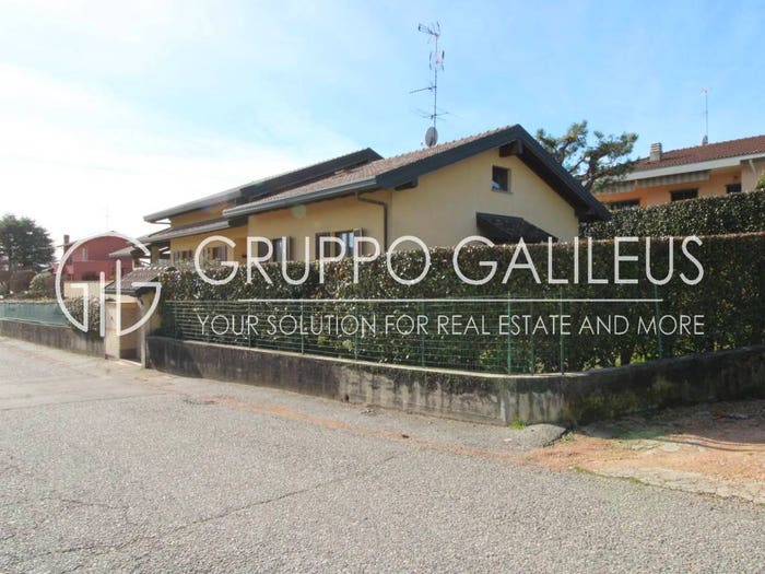 Casa con 6 locali in vendita in Via Papa Giovanni XXIII, Albizzate