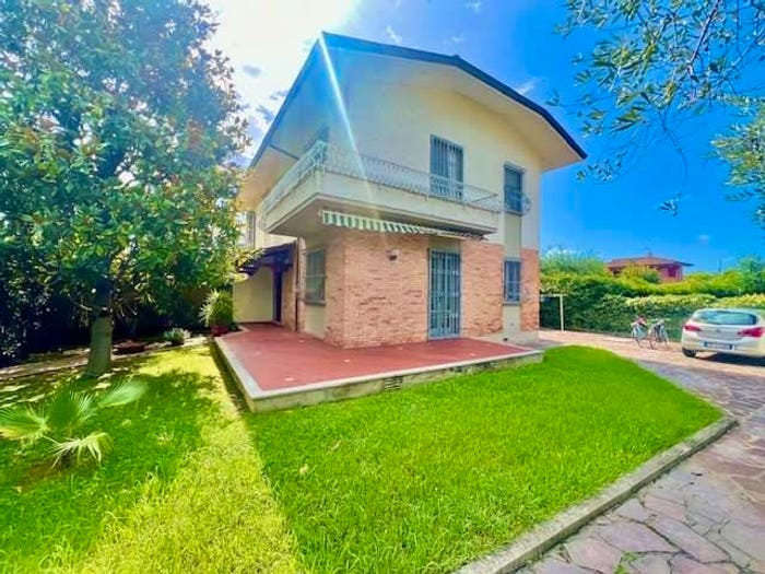 Casa con 6 locali in vendita in Via Michelangelo Buobarotti, Centro, Forte dei Marmi