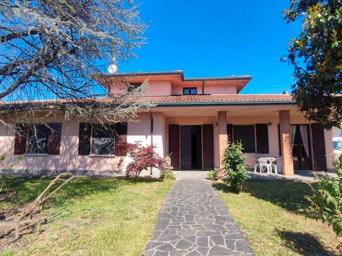 Casa con 6 locali in vendita in Centro, Commessaggio