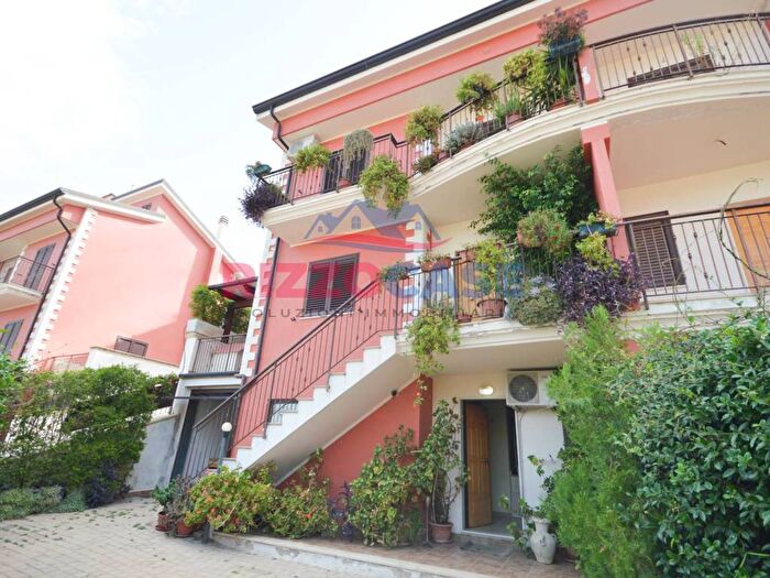 Casa con 6 locali in vendita in Via Amerigo Vespucci cda Matassa, CoriglianoRossano