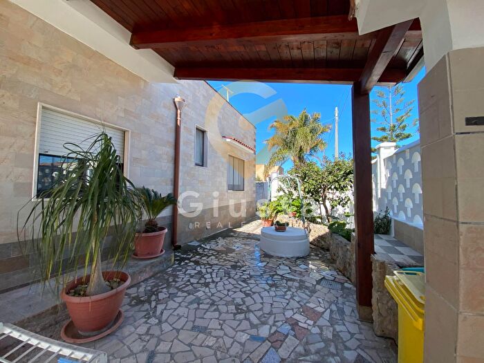 Casa quadrilocale in vendita in Via dei Sarti, Brindisi
