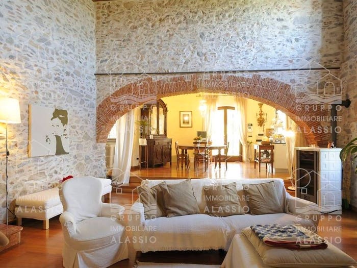 Casa con 6 locali in vendita in via cavour, Campochiesa, Albenga