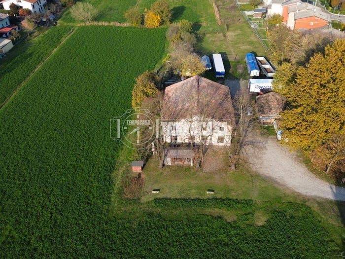 Casa quadrilocale in vendita in Via Leningrado, Centro, Novellara
