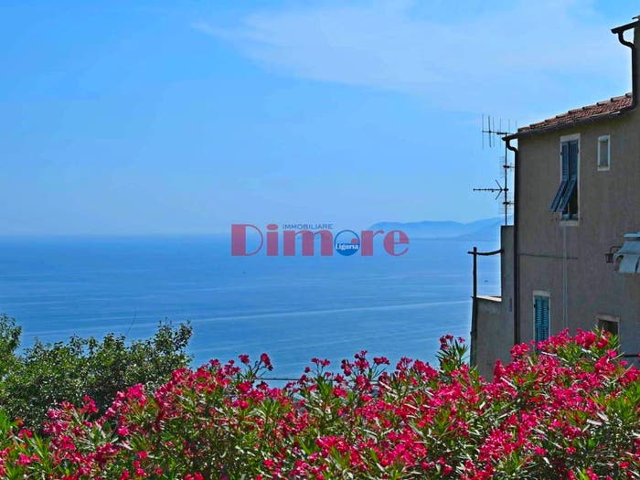 Appartamento trilocale in vendita in Via Castello, Verezzi, Borgio Verezzi