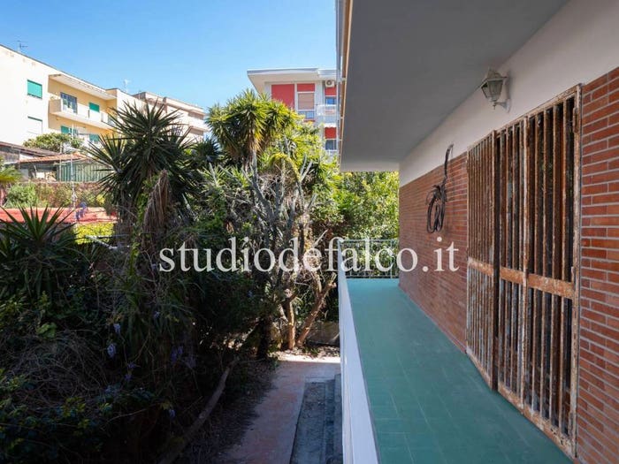 Appartamento con 5 locali in vendita in Via Francesco Petrarca, Posillipo, Napoli