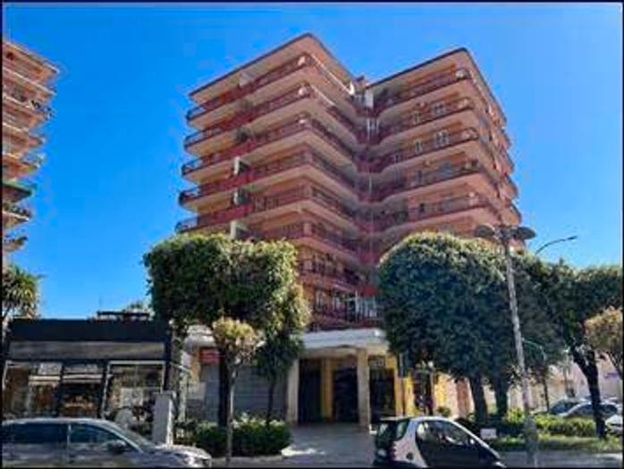 Appartamento trilocale in vendita in via Razzino, Mondragone