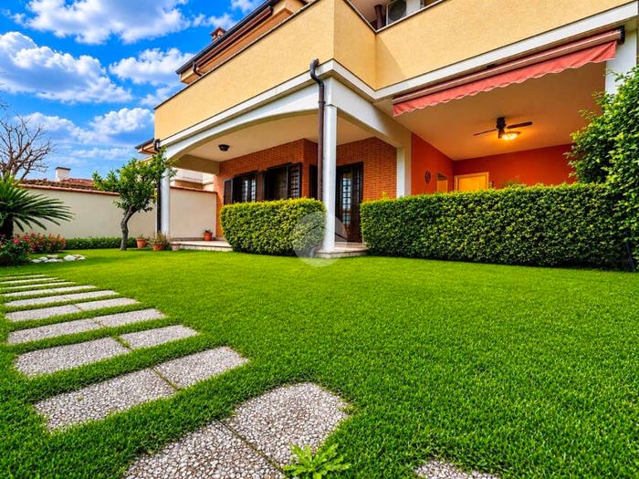 Casa quadrilocale in vendita in Stradone Sant'Anastasio, Villaggio Giornalisti Poggio, Anzio