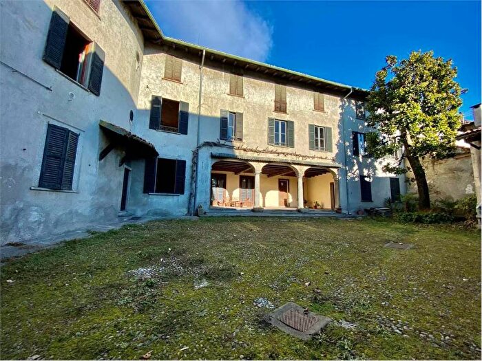 Casa con 6 locali in vendita in Via Bonanomi, Molteno
