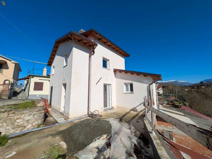 Casa trilocale in vendita in Via Sanacco, Aulla