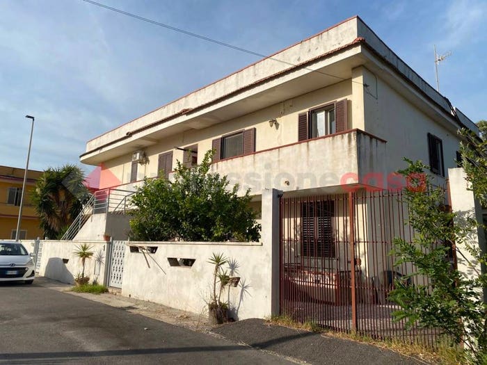Casa con 6 locali in vendita in Via Cavalieri di Vittorio Veneto snc, Mondragone