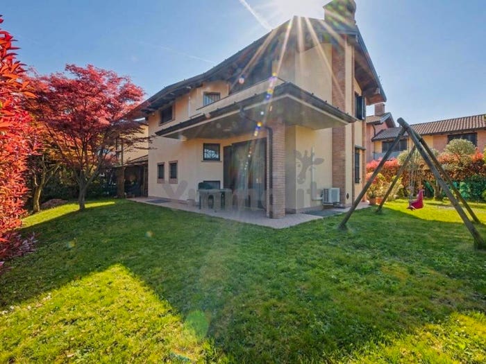 Casa con 6 locali in vendita in Via Isabella Tagliabue, Centro, Malnate