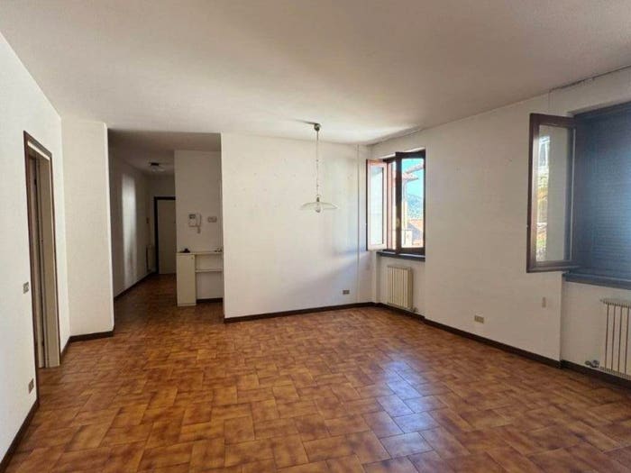 Appartamento trilocale in vendita in Via Camillo Benso di Cavour, Gemonio