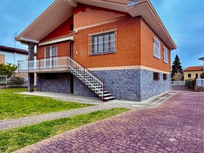 Casa quadrilocale in vendita in Via Graziella Vassallo Giarola, Mirabello Monferrato