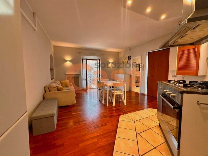 Appartamento trilocale in vendita in Via San Giovanni, Centro Storico, Piacenza
