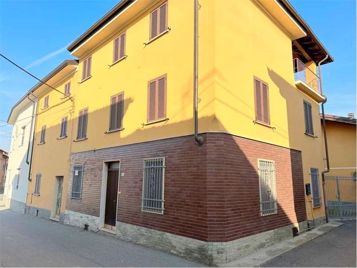 Casa con 6 locali in vendita in Fresonara
