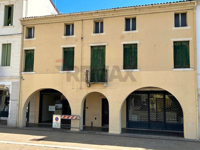 Casa con 6 locali in vendita in Piazza Pierobon, Centro, Cittadella