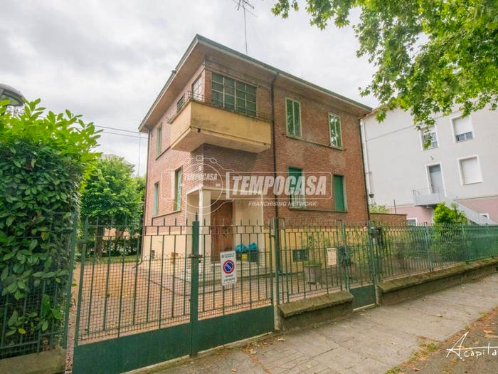 Casa con 6 locali in vendita in Via Domenico Cucchiari, Sant'Agnese Università, Modena