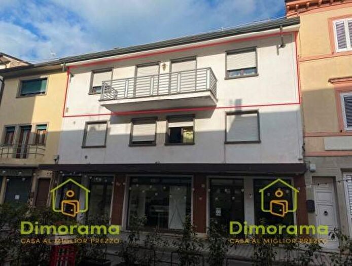 Appartamento con 5 locali in vendita in via San Francesco, Centro, Viareggio