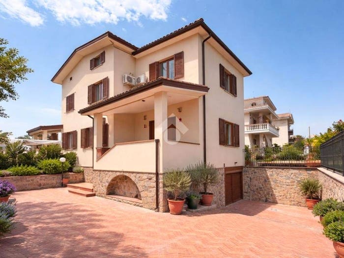 Casa quadrilocale in vendita in Via Molinelle, Centro, Pompei