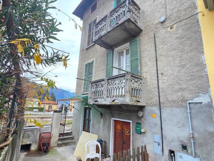 Casa con 5 locali in vendita in Via Alessandro Manzoni, Centro, Dervio