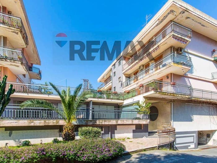 Appartamento con 6 locali in vendita in Via Santi Bonaccorsi, Centro, Aci Catena