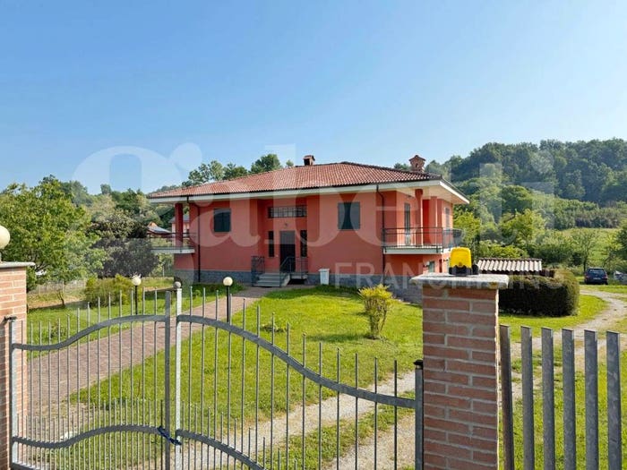Casa con 6 locali in vendita in Strada Boschi, Saliceto, Pocapaglia