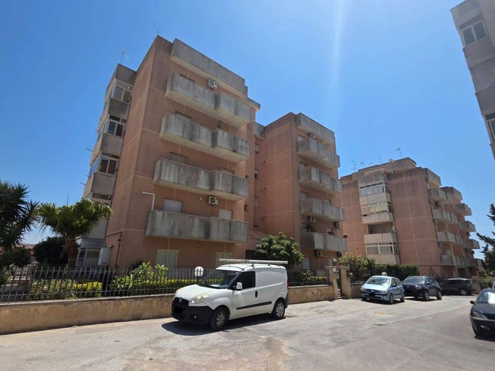 Appartamento con 6 locali in vendita in Via Guido Gozzano, Centro, Castelvetrano