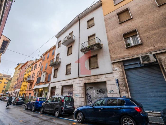 Appartamento quadrilocale in vendita in Via G Borghesi, Centro Storico, Parma