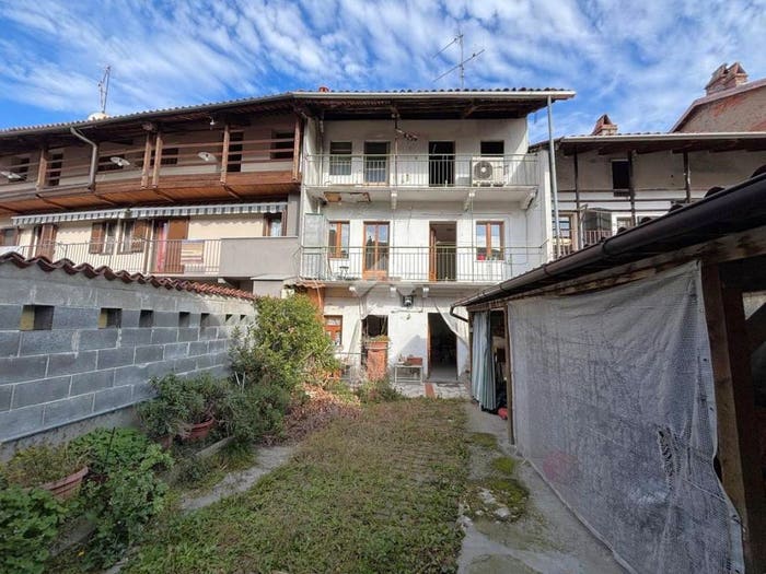 Casa trilocale in vendita in via perosio, Centro, Caravino