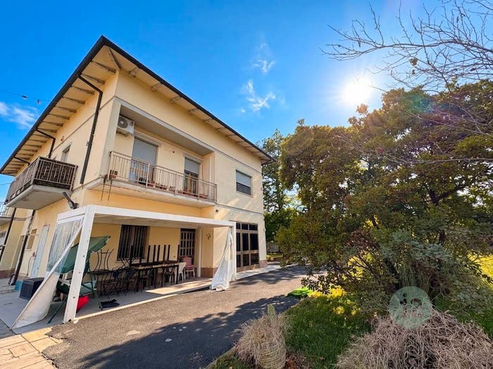 Casa con 5 locali in vendita in Via Per S Felice, Centro, Camposanto