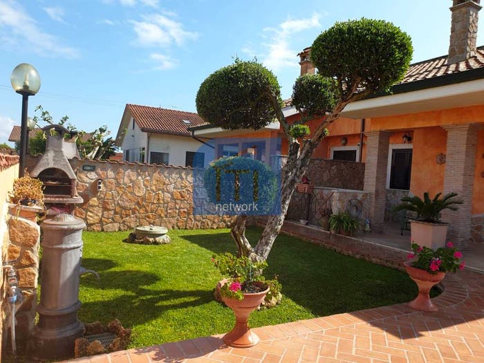 Casa con 5 locali in vendita in Via nuoro, Nuova Florida, Ardea