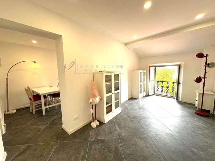 Appartamento trilocale in vendita in Via Torlaro, Centro, Albenga