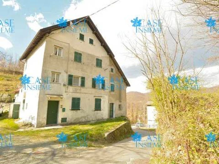 Appartamento quadrilocale in vendita in Via Della Cappelletta, Masone