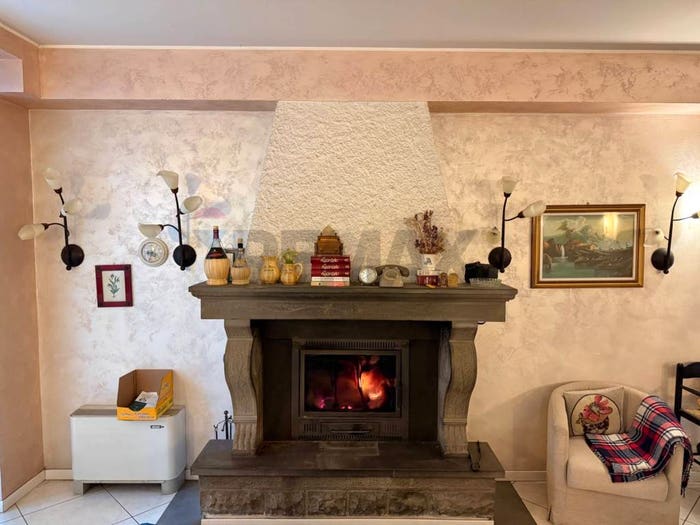 Casa in vendita in Via Statale, Centro, Airuno