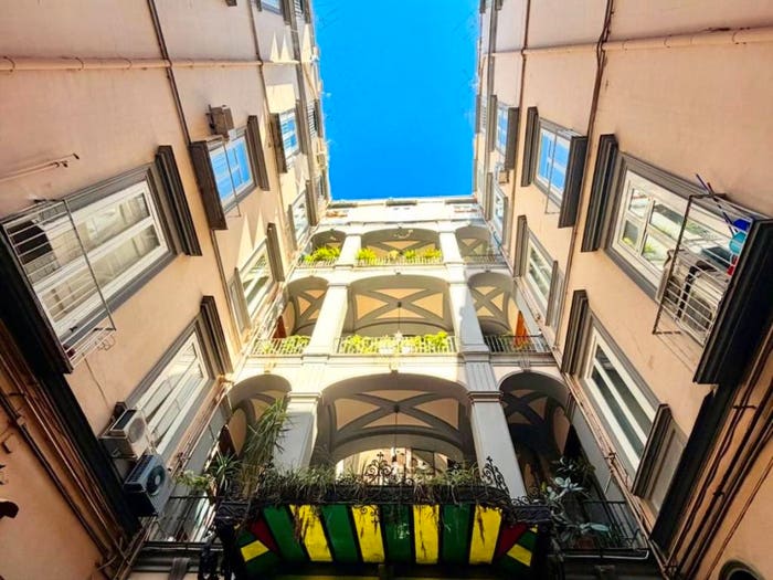Appartamento con 6 locali in vendita in Via Santa Maria di Costantinopoli, Centro Storico, Napoli