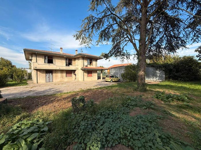 Casa con 5 locali in vendita in Bevilacqua