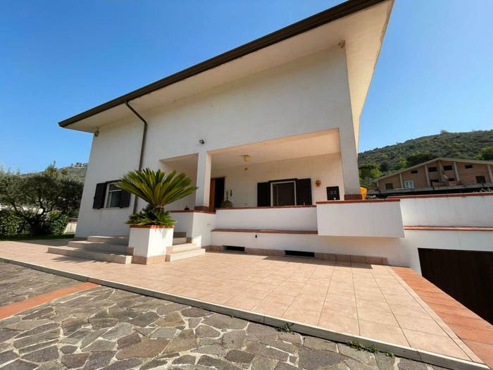 Casa con 6 locali in vendita in Via Borgo Murata, Centro, Arce