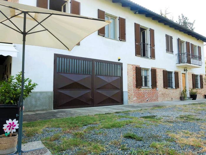 Casa con 6 locali in vendita in Mombercelli