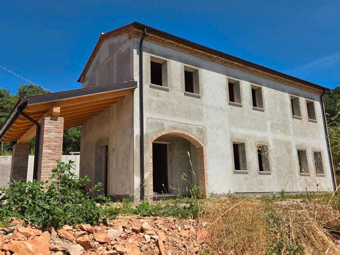 Casa quadrilocale in vendita in Via Spinei, Arquà Petrarca