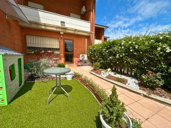 Casa con 6 locali in vendita in Via grazia deledda, Centro, Santhià