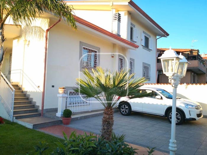 Casa con 6 locali in vendita in Via Avola, Borghesiana, Roma