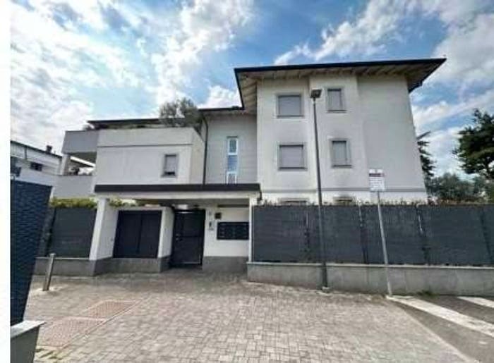 Appartamento trilocale in vendita in Piazza Caduti per la Patria, Passirana Biringhello, Rho