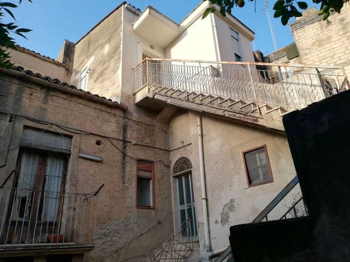 Casa con 6 locali in vendita in Via Alessandro Volta, Lentini