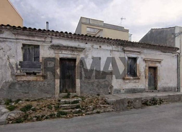 Casa con 5 locali in vendita in via principessa Jolanda, Canicattini Bagni