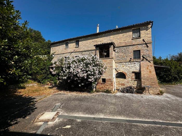 Casa con 6 locali in vendita in Contrada Acquarello, Lapedona